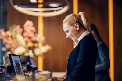 دورة فن التعامل مع العملاء العاديين و ذوي الإحتياجات الخاصة